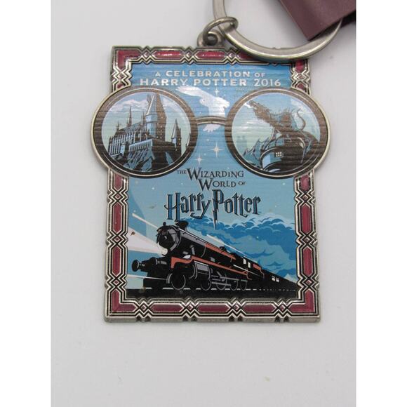 NEW Universal Studios Wizarding World Of Harry Potter Celebration 2016 Keychain - Picture 1 of 12